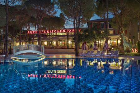SELECTUM LUXURY RESORT Pools & Beach
